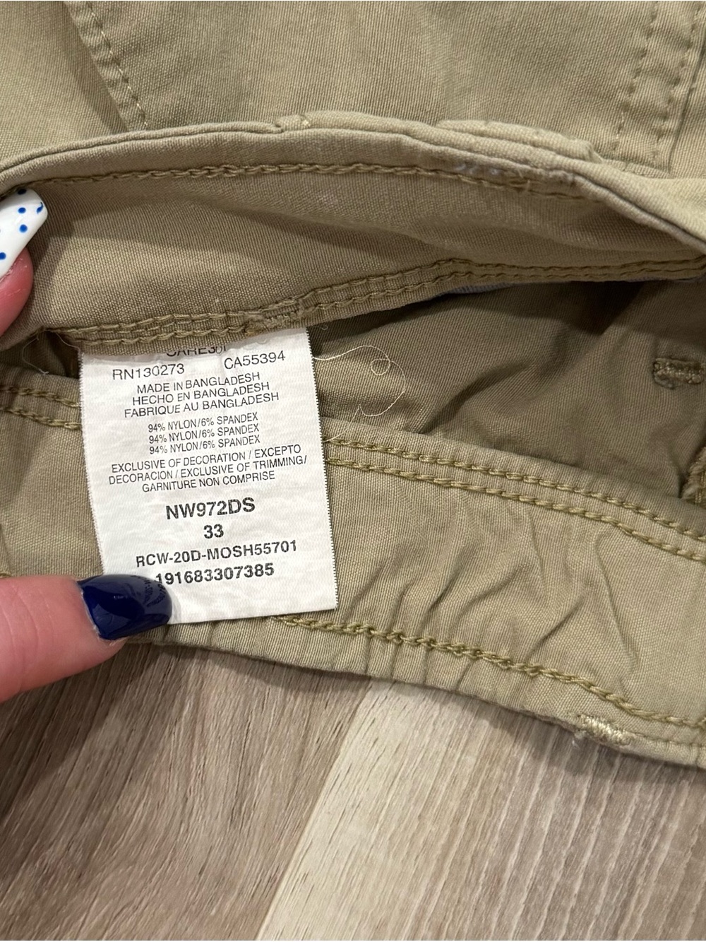 Wrangler Men's Cargo Shorts in Light Khaki - Picture 2 of 3